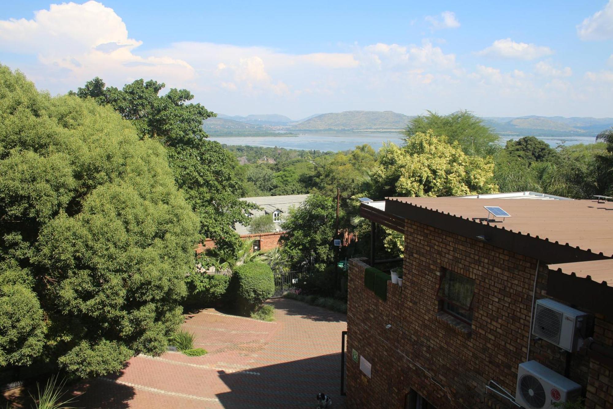 Belle Vue Guesthouse Hartbeespoort Bagian luar foto