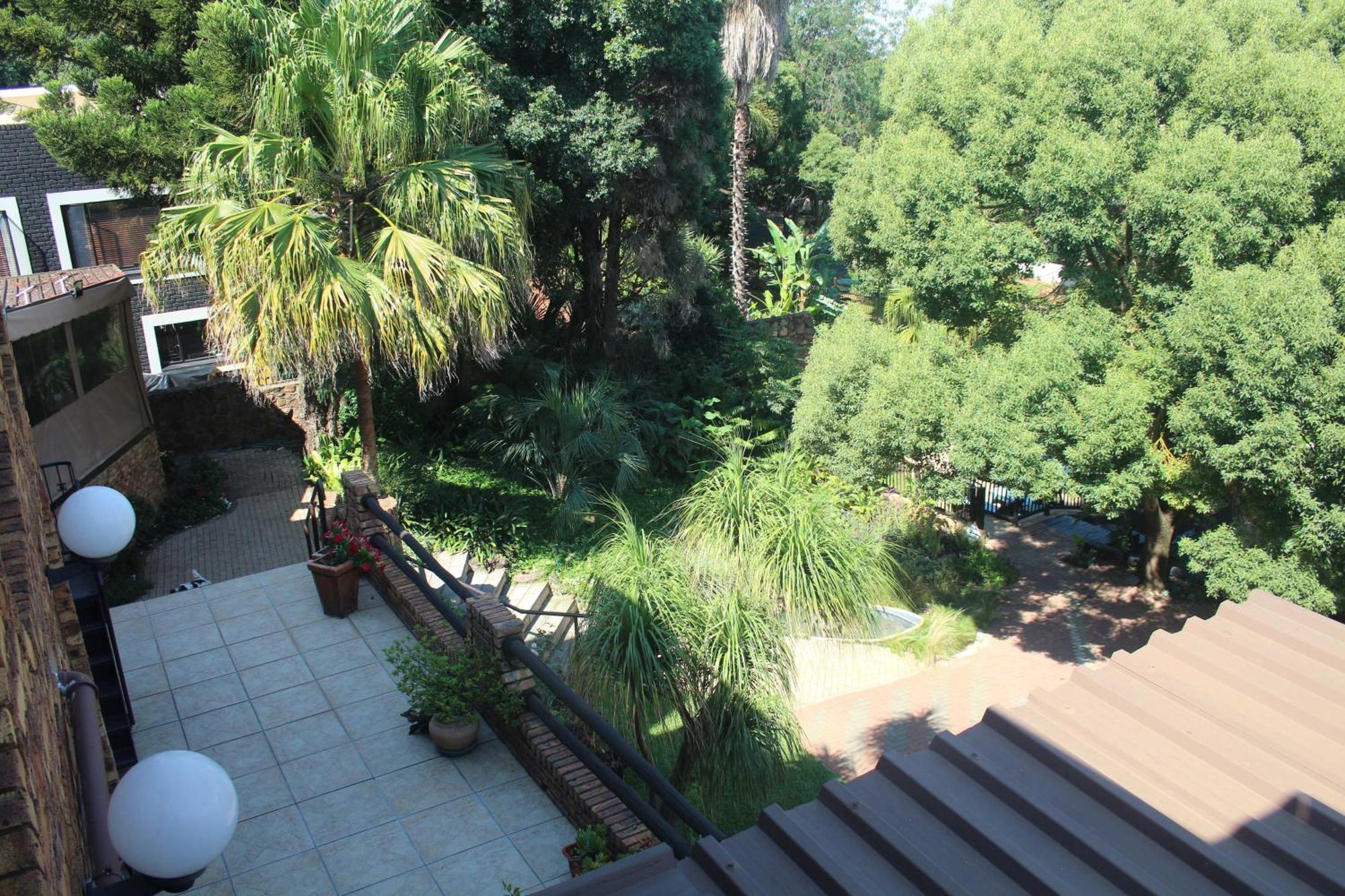 Belle Vue Guesthouse Hartbeespoort Bagian luar foto