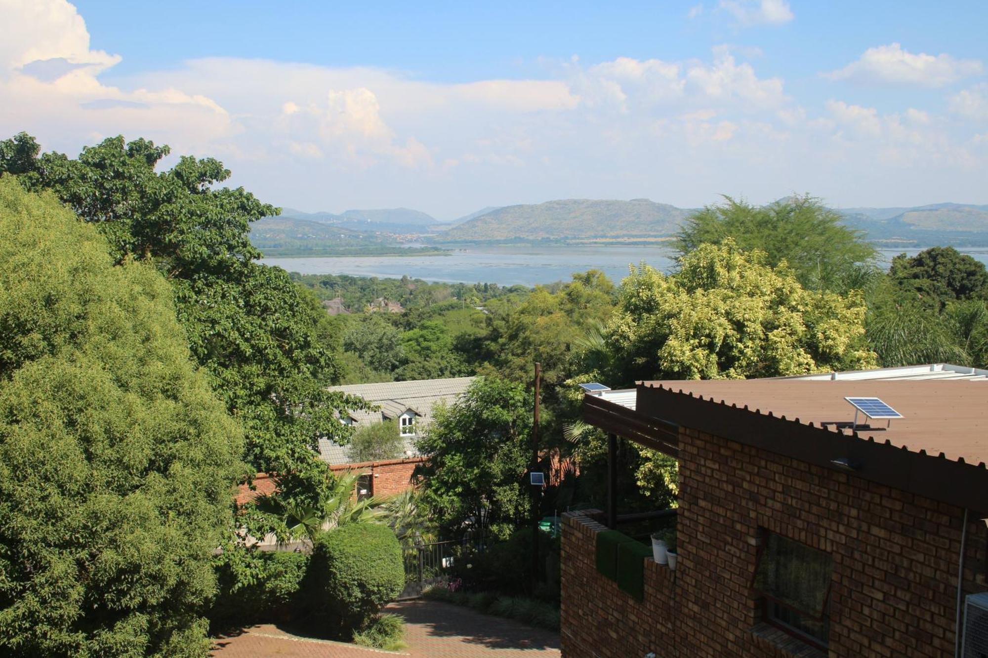 Belle Vue Guesthouse Hartbeespoort Bagian luar foto