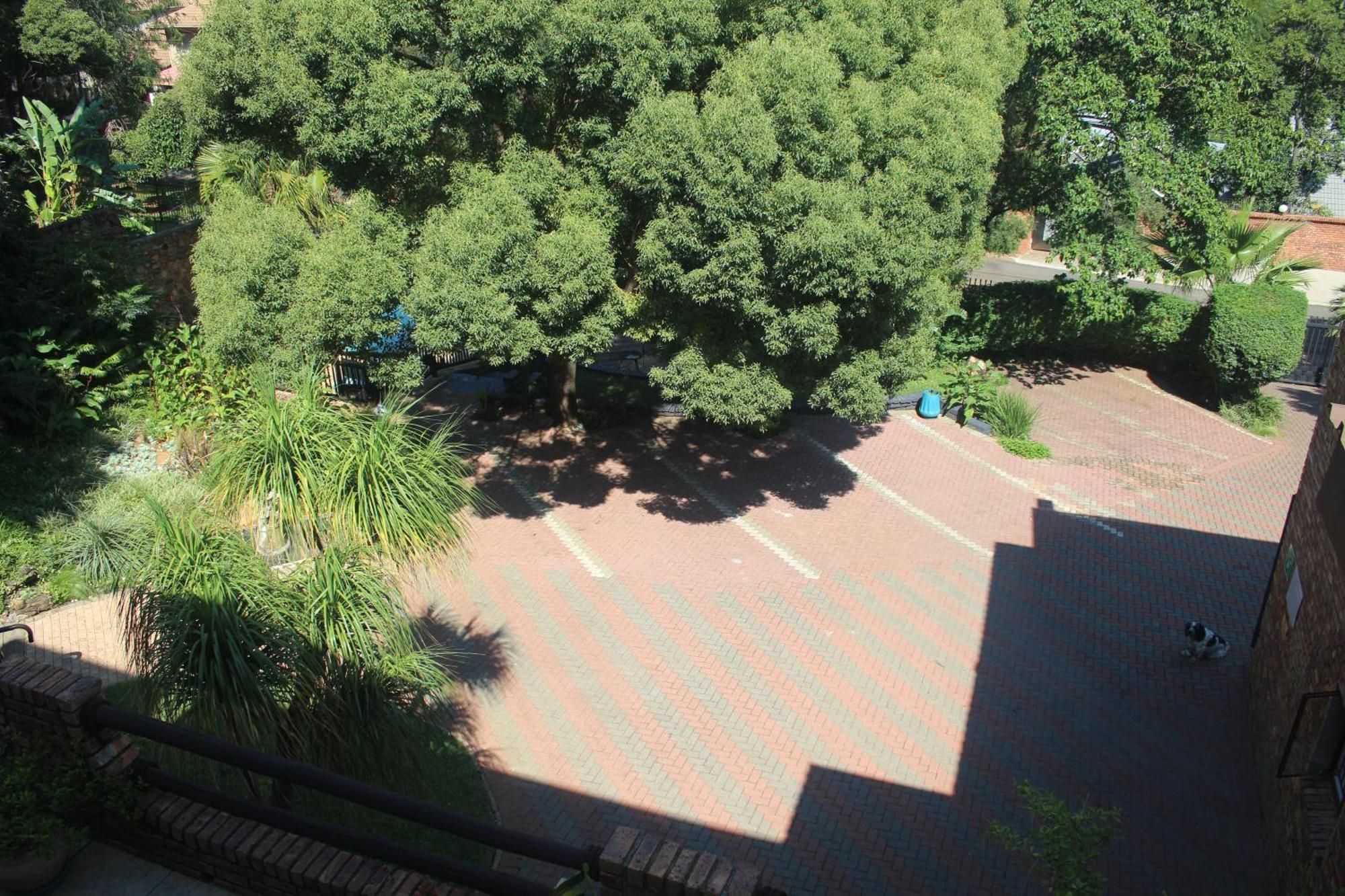 Belle Vue Guesthouse Hartbeespoort Bagian luar foto