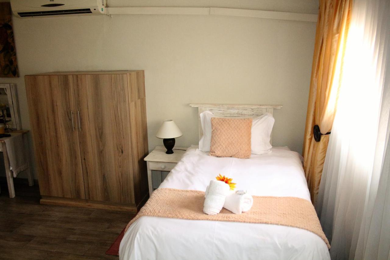 Belle Vue Guesthouse Hartbeespoort Bagian luar foto
