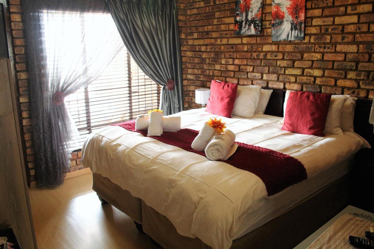 Belle Vue Guesthouse Hartbeespoort Bagian luar foto