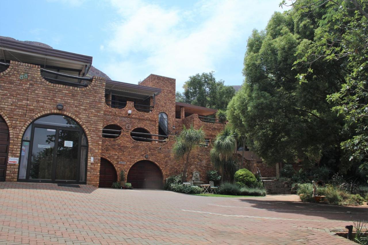 Belle Vue Guesthouse Hartbeespoort Bagian luar foto