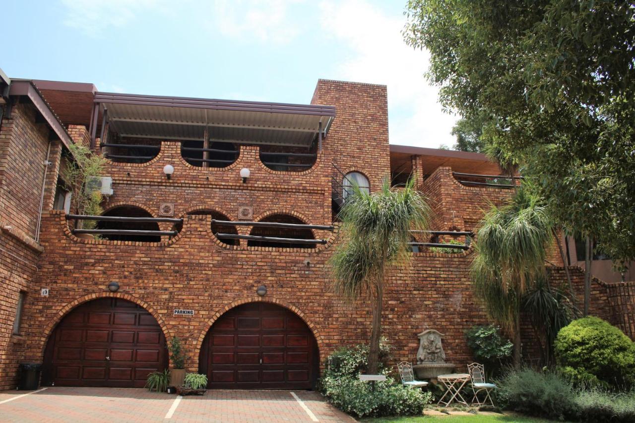 Belle Vue Guesthouse Hartbeespoort Bagian luar foto