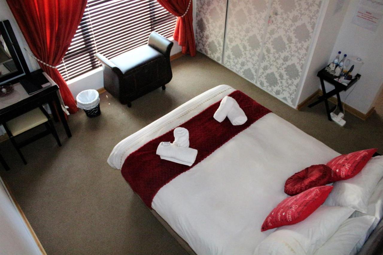 Belle Vue Guesthouse Hartbeespoort Bagian luar foto